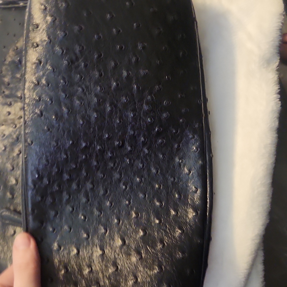 Giani Bernini Elegant Black Embossed‎ Leather Shoulder Bag - Picture 9 of 9